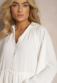 Renee - Biała Rozkloszowana Sukienka Maxi z Falbankami i Kołnierzykiem Rehtima. Typ kołnierza: kołnierz z falbankami. Kolor: biały. Długość: maxi #5