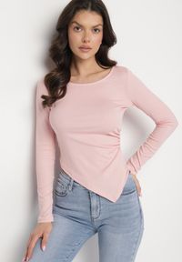 Born2be - Różowa Bluzka o Asymetrycznym Kroju Tatiletia. Okazja: na co dzień. Kolor: różowy. Wzór: gładki. Styl: klasyczny, elegancki, casual