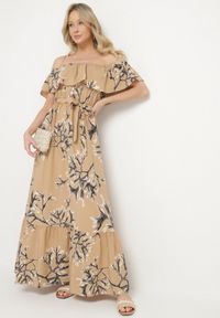 Born2be - Ciemnobeżowa Sukienka Hiszpanka o Rozkloszowanym Kroju z Wiązanym Paskiem Sesiniela. Okazja: na co dzień. Typ kołnierza: dekolt hiszpanka. Kolor: beżowy. Typ sukienki: rozkloszowane. Styl: elegancki, casual #5