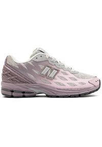 Buty unisex New Balance U1906WFA – różowe. Kolor: różowy. Materiał: guma, syntetyk, materiał. Szerokość cholewki: normalna. Sezon: lato. Sport: turystyka piesza