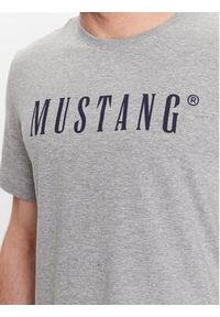 Mustang T-Shirt Alex 1013221 Szary Regular Fit. Kolor: szary. Materiał: bawełna