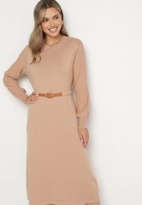 Born2be - Ciemnobeżowa Sukienka z Wiskozą Ozdobiona Plisowanymi Rękawami i Paskiem Daikari. Okazja: na co dzień. Kolor: beżowy. Materiał: wiskoza. Wzór: aplikacja. Styl: casual #6