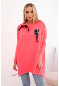 Inny - Bluza oversize z asymetrycznymi bokami różowy neon. Kolor: różowy. Materiał: materiał, prążkowany, bawełna, elastan. Długość: długie