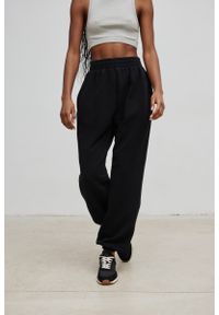 Marsala - Spodnie dresowe typu jogger w kolorze WASHED BLACK - STAGER-XS. Stan: podwyższony. Materiał: dresówka. Styl: elegancki #1