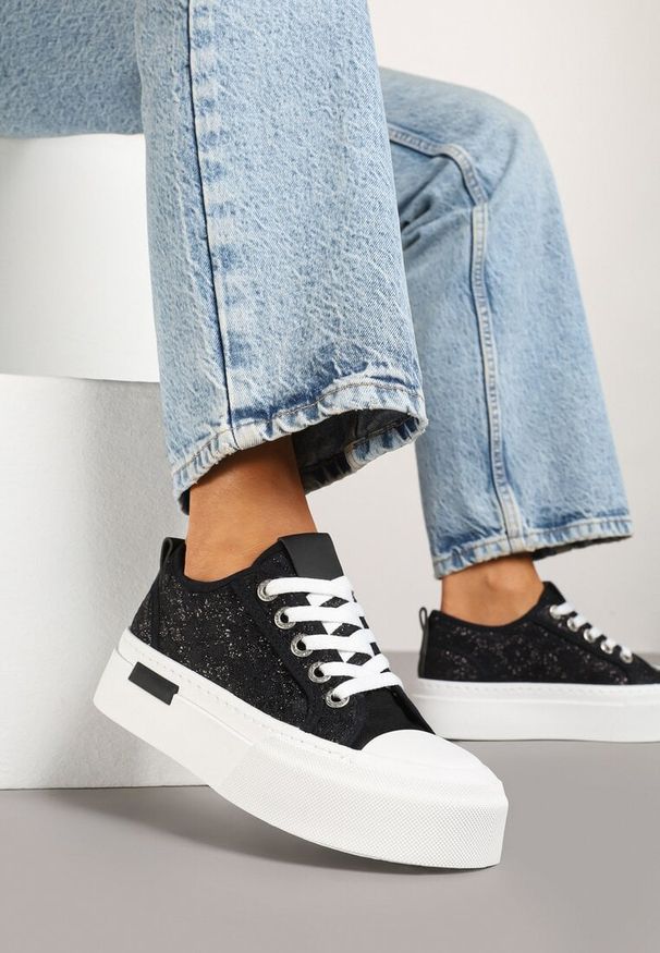 Born2be - Czarne Trampki na Grubej Podeszwie z Haftami Nolaura. Okazja: na co dzień. Kolor: czarny. Materiał: skóra, jeans. Wzór: haft. Styl: casual