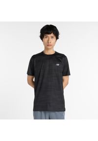 Koszulka męska New Balance MT53217BK – czarna. Kolor: czarny. Materiał: poliester, materiał. Sport: fitness