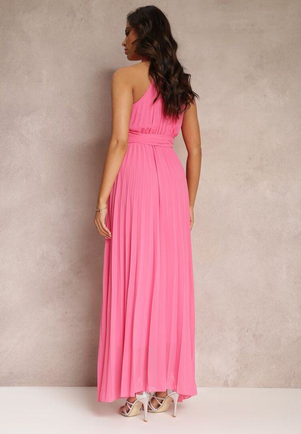 Renee - Różowa Sukienka Maxi bez Rękawów z Gumką w Talii z Plisowanej Tkaniny Pesstia. Kolor: różowy. Materiał: tkanina. Długość rękawa: bez rękawów. Typ sukienki: rozkloszowane. Długość: maxi