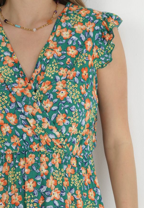 Born2be - Zielona Rozkloszowana Sukienka z Wiskozy w Kwiaty Evalis. Kolor: zielony. Materiał: wiskoza. Wzór: kwiaty. Sezon: lato