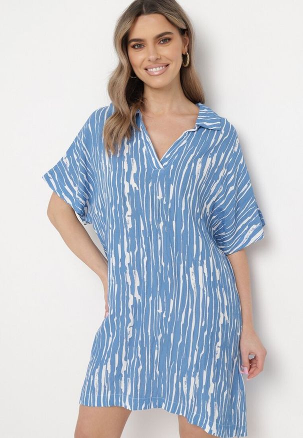 Born2be - Niebieska Sukienka z Bawełny i Lnu z Kołnierzykiem Bumstolia. Okazja: na co dzień. Typ kołnierza: dekolt w kształcie V. Kolekcja: plus size. Kolor: niebieski. Materiał: bawełna, len. Typ sukienki: proste, dla puszystych. Styl: casual
