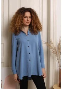 Nommo - Damska Koszula Oversize z Wydłużonym Tyłem - Niebieska. Kolor: niebieski. Materiał: poliester #1