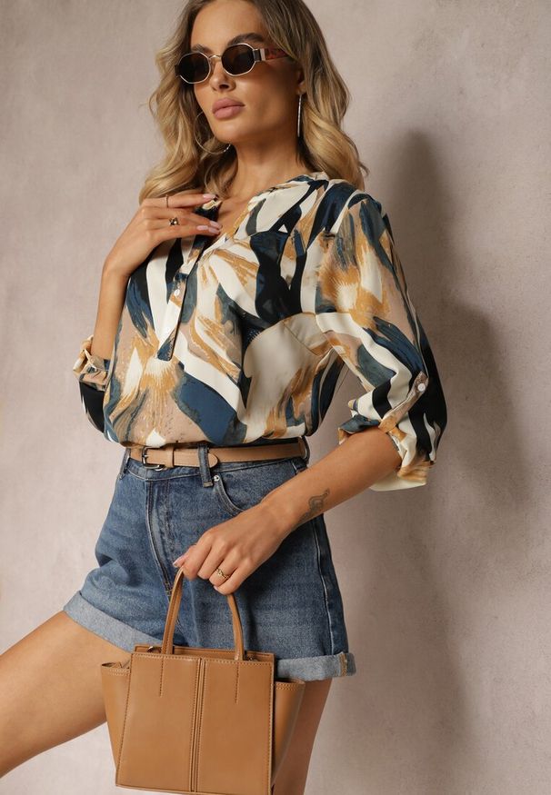 Renee - Beżowo-Żółta Bluzka z Guzikami Przy Dekolcie i Abstrakcyjnym Wzorem Ysabell. Okazja: na co dzień. Kolekcja: plus size. Kolor: beżowy. Styl: casual
