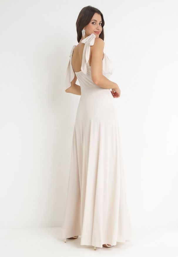 Born2be - Beżowa Rozkloszowana Sukienka Maxi z Wiązanymi Ramiączkami Lisija. Kolor: beżowy. Długość rękawa: na ramiączkach. Styl: elegancki. Długość: maxi