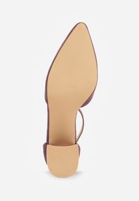 Renee - Jasnofioletowe Czółenka na Słupku Vices ze Skórzaną Wkładką i Paskiem Wokół Kostki Eveliri. Okazja: na co dzień, na ślub cywilny, na randkę, na wesele, do pracy. Zapięcie: pasek. Kolor: fioletowy. Materiał: skóra. Obcas: na słupku. Styl: casual #9