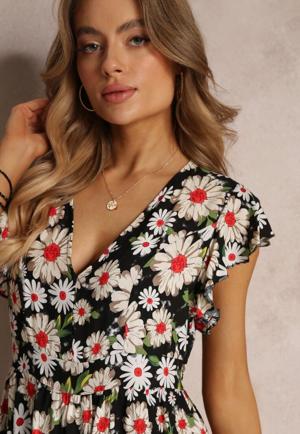 Renee - Czarna Taliowana Sukienka Mini w Kwiaty z Gumką w Talii Teziovi. Kolor: czarny. Materiał: wiskoza. Wzór: kwiaty. Długość: mini
