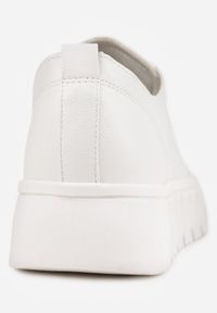 Born2be - Białe Sznurowane Sneakersy Vices na Płaskiej Podeszwie Firori. Zapięcie: sznurówki. Kolor: biały. Materiał: jeans. Wzór: jednolity, aplikacja. Obcas: na płaskiej podeszwie #2