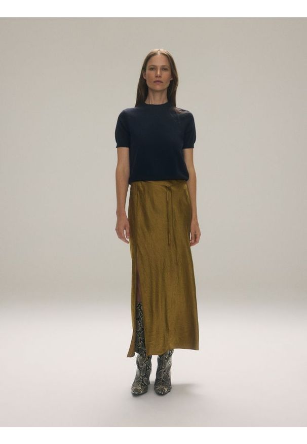 Reserved - Spódnica maxi z rozcięciem z tkaniny NAIA - oliwkowy. Kolor: oliwkowy. Materiał: tkanina