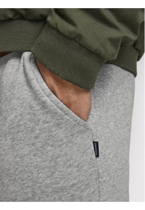 Jack & Jones - Jack&Jones Spodnie dresowe Gordon 12195726 Szary Regular Fit. Kolor: szary. Materiał: dresówka, bawełna