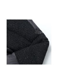 Ochnik - Krótka kurtka damska z tweedową tkaniną. Kolor: czarny. Materiał: poliester. Długość: krótkie. Wzór: ze splotem #3