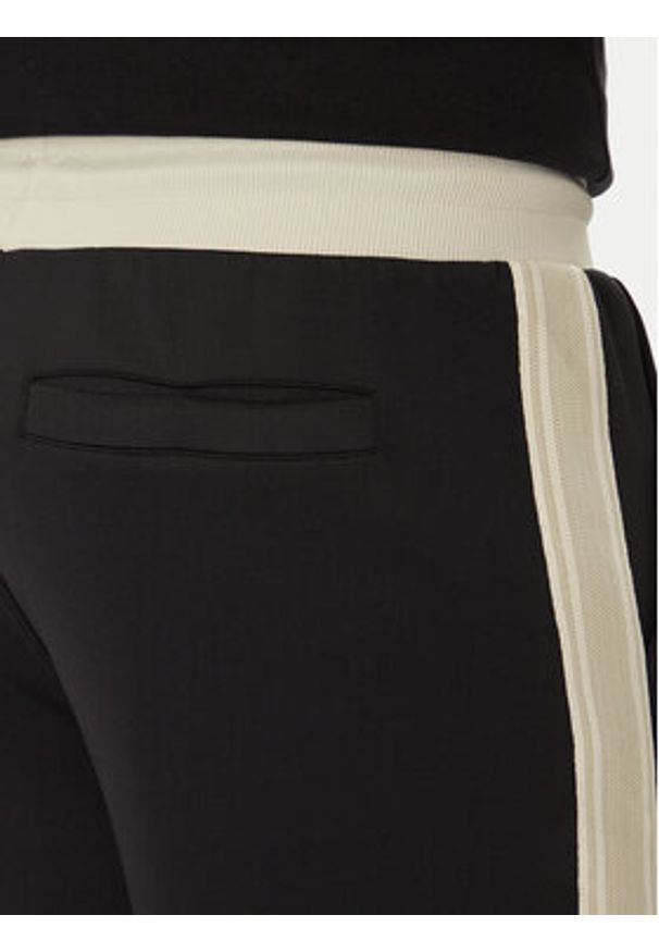 Guess Spodnie dresowe Z5YB14 KCRU2 Czarny Regular Fit. Kolor: czarny. Materiał: syntetyk