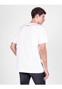 Les Hommes T-shirt "Logo" | LJT224-710P | Logo | Mężczyzna | Biały. Okazja: na co dzień. Kolor: biały. Materiał: bawełna. Wzór: nadruk. Styl: casual