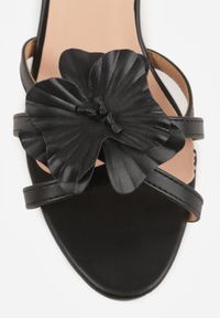 Born2be - Czarne Klapki na Szpilce z Aplikacją Kwiatka Valanna. Okazja: na co dzień. Kolor: czarny. Materiał: jeans. Wzór: aplikacja, kwiaty. Obcas: na szpilce. Styl: casual, elegancki #5