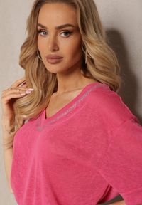 Renee - Fuksjowa Koszulka T-shirt z Brokatem przy Dekolcie Hersana. Kolor: różowy. Materiał: tkanina. Sezon: lato