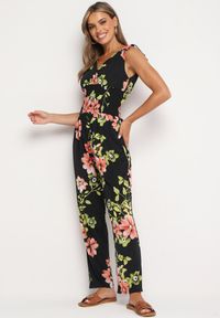 Born2be - Czarny Kombinezon w Kwiaty z Trójkątnym Dekoltem i Troczkami na Ramionach Benan. Okazja: na co dzień. Kolor: czarny. Wzór: kwiaty. Styl: elegancki, casual #6