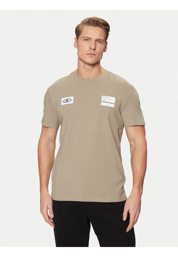 Guess T-Shirt Z5RI14 J1314 Beżowy Regular Fit. Kolor: beżowy. Materiał: bawełna