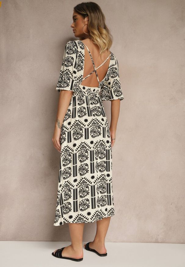 Renee - Czarno-Kremowa Sukienka Boho Rozkloszowana z Wiskozy z Odkrytymi Plecami Tuvria. Okazja: na co dzień. Typ kołnierza: dekolt w kształcie V. Kolor: czarny. Materiał: wiskoza. Typ sukienki: rozkloszowane. Styl: boho