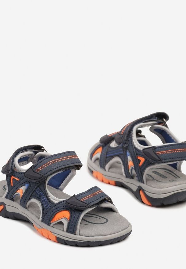 Born2be - Granatowo-Niebieskie Sandały w Sportowym Stylu ze Skórzaną Wkładką Odairis. Okazja: na co dzień. Zapięcie: rzepy. Kolor: niebieski. Materiał: skóra. Sezon: lato. Styl: sportowy