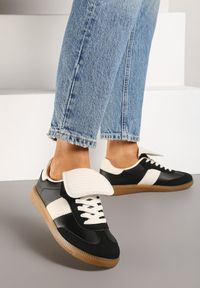 Renee - Czarne Sznurowane Płaskie Sneakersy z Geometrycznym Wzorem Felilva. Okazja: na co dzień. Zapięcie: sznurówki. Kolor: czarny. Materiał: jeans. Wzór: geometria