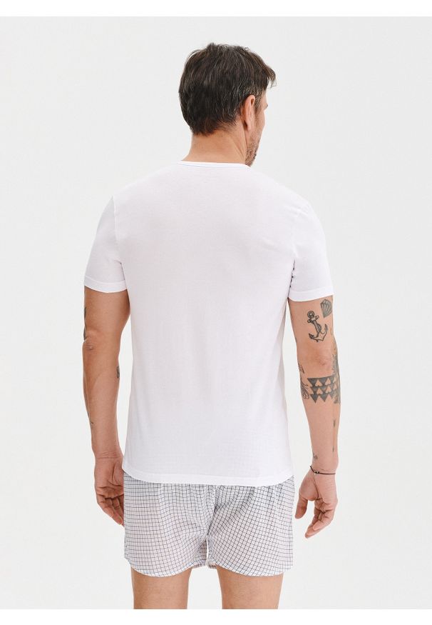 Pako Lorente - PAKO LORENTE – T-shirt v-neck w białym kolorze, dwupak. Kolor: czarny, biały. Materiał: bawełna, elastan. Długość rękawa: krótki rękaw. Długość: krótkie