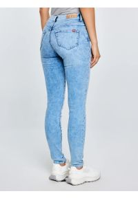 Big-Star - Jeansy damskie skinny marmurkowe jasnoniebieskie Adela 138. Kolor: niebieski. Styl: elegancki, klasyczny