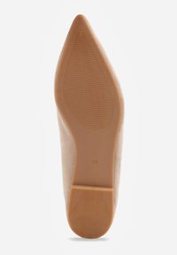 Born2be - Beżowe Balerinki z Imitacji Zamszu z Noskiem w Szpic Egynome. Okazja: na co dzień, na spotkanie biznesowe, do pracy. Kolor: beżowy. Materiał: zamsz. Styl: casual, biznesowy, elegancki #6