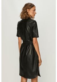 Vero Moda - Sukienka. Kolor: czarny. Długość rękawa: krótki rękaw. Typ sukienki: rozkloszowane #2
