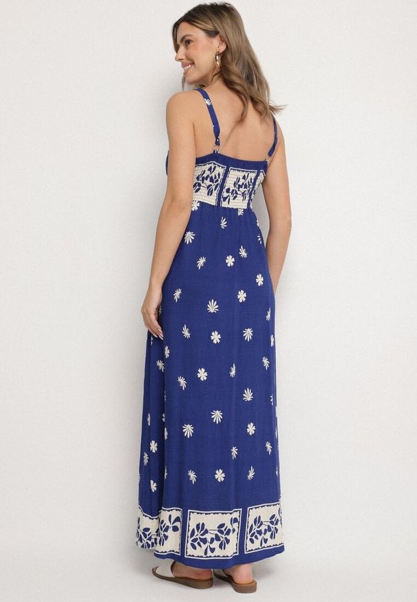 Born2be - Granatowa Wiskozowa Sukienka z Geometrycznym Wzorem Lenirisa. Okazja: na co dzień. Kolor: niebieski. Materiał: wiskoza. Długość rękawa: na ramiączkach. Wzór: geometria. Typ sukienki: proste. Styl: klasyczny, casual, elegancki