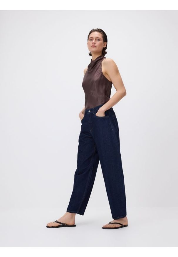 Reserved - Top halter - ciemnobrązowy. Typ kołnierza: dekolt halter. Kolor: brązowy. Materiał: tkanina, wiskoza