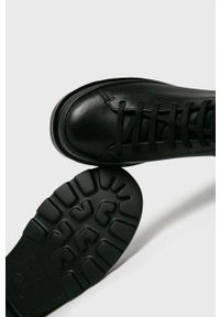 Camper - Botki. Nosek buta: okrągły. Zapięcie: sznurówki. Kolor: czarny. Materiał: guma #2
