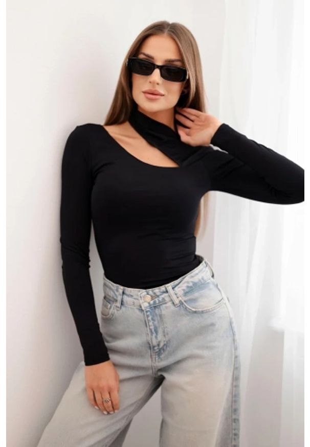 Kesi Włoski - Bluzka body damska z długim rękawem i asymetrycznym dekoltem czarna. Okazja: na co dzień. Kolor: czarny. Materiał: jeans, materiał, nylon, elastan. Długość rękawa: długi rękaw. Długość: długie. Styl: elegancki, casual