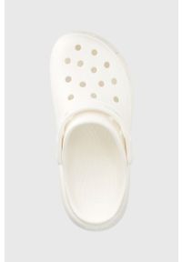 Crocs klapki dziecięce kolor biały. Nosek buta: okrągły. Kolor: biały. Materiał: materiał. Wzór: gładki. Obcas: na platformie