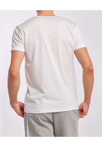 GANT - Biały t-shirt z dużym logo. Okazja: na co dzień. Kolor: biały. Materiał: bawełna. Wzór: nadruk. Styl: casual #4