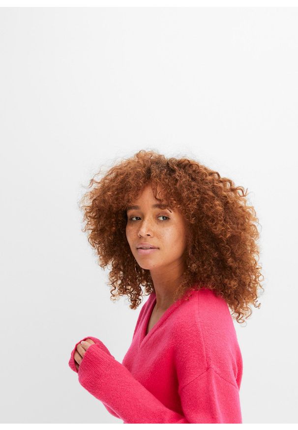 bonprix - Sweter dzianinowy oversize. Kolor: różowy. Materiał: dzianina. Wzór: prążki