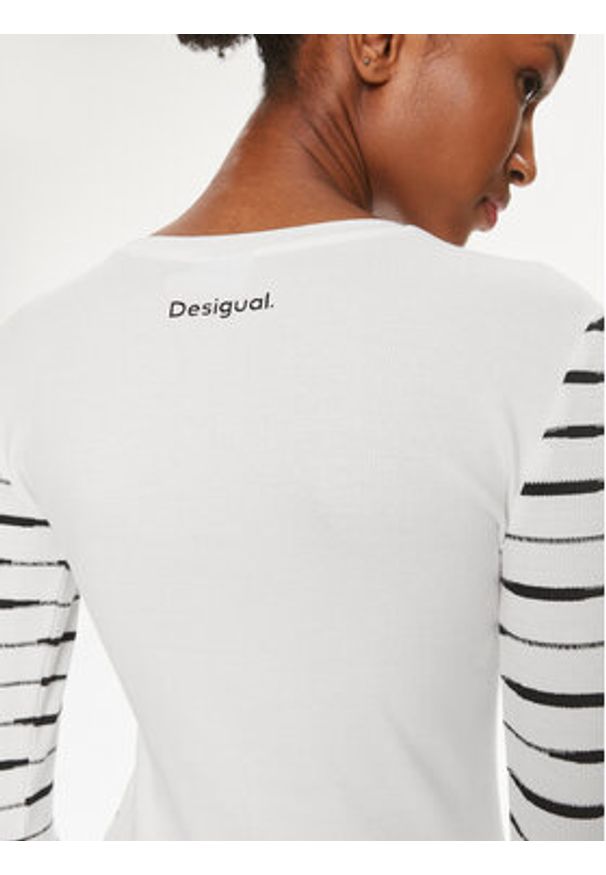 Desigual Bluzka Boston 24SWTK70 Biały Slim Fit. Kolor: biały. Materiał: bawełna