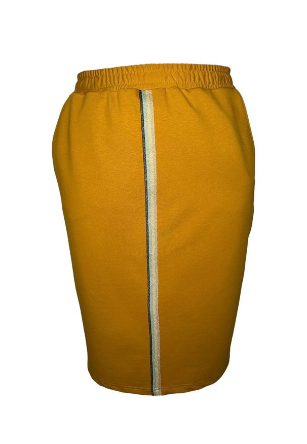 Moda Size Plus Iwanek - Musztardowa dresowa spódnica Bea na gumce OSTATNIE SZTUKI PLUS SIZE XXL. Kolekcja: plus size. Kolor: żółty. Materiał: dresówka. Długość: do kolan. Wzór: aplikacja. Styl: elegancki