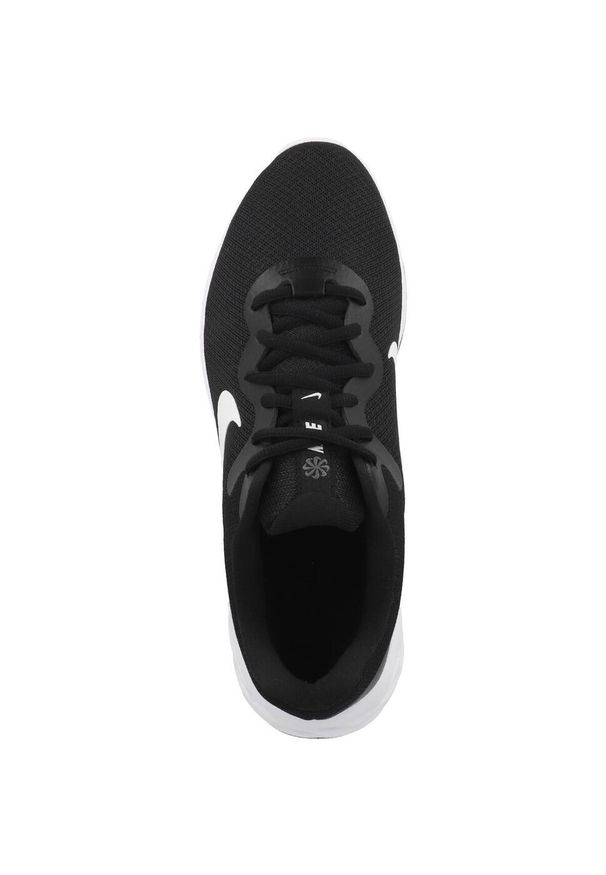 Buty do biegania męskie Nike Revolution 6. Zapięcie: sznurówki. Kolor: biały, wielokolorowy, czarny. Materiał: materiał, syntetyk, tkanina. Szerokość cholewki: normalna. Model: Nike Revolution