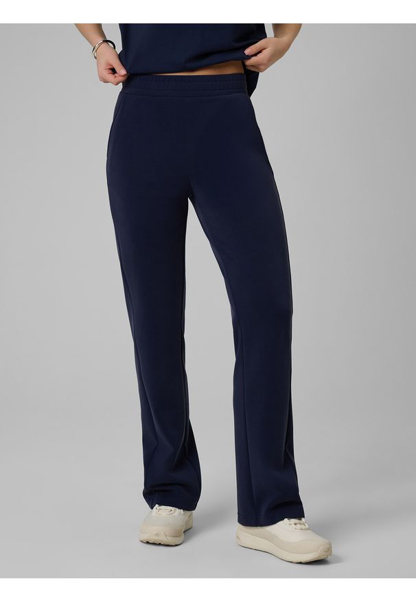 4f - 4F Spodnie dresowe z modalem damskie - granatowe M. Stan: podwyższony. Kolor: niebieski. Materiał: dresówka. Wzór: gładki. Sport: turystyka piesza