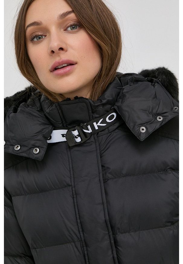 Pinko Kurtka damska kolor czarny zimowa. Okazja: na co dzień. Kolor: czarny. Materiał: puch. Sezon: zima. Styl: casual