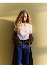 Reserved - T-shirt z kołnierzem - złamana biel. Materiał: bawełna #1