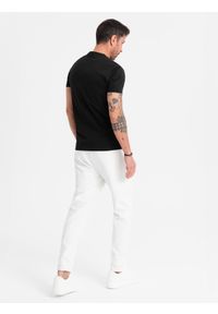 Ombre Clothing - Bawełniany męski t-shirt z nadrukiem na kieszonce – czarny V1. Okazja: na co dzień. Kolor: czarny. Materiał: bawełna. Wzór: nadruk. Styl: casual #5