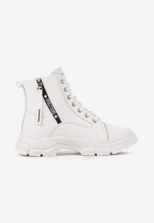 Renee - Białe Traperki na Tłoczonej Podeszwie Ozdobione Suwakiem przy Cholewce Linicia. Nosek buta: okrągły. Zapięcie: sznurówki. Kolor: biały. Szerokość cholewki: normalna. Wzór: aplikacja. Materiał: futro, skóra. Sezon: zima. Obcas: na obcasie. Wysokość obcasa: niski